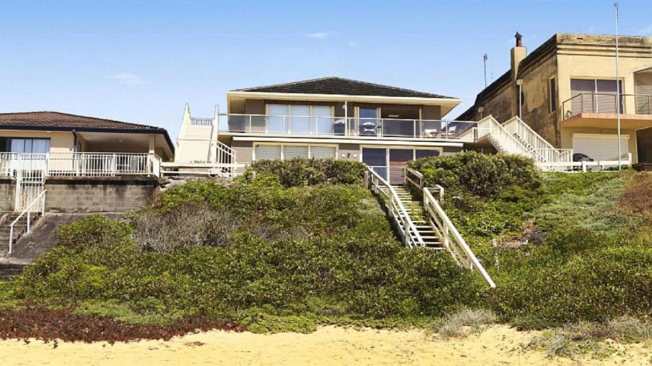 On The Beach #13 Beachfront, Ocean Views Accom Holidays Wamberal Exterior photo